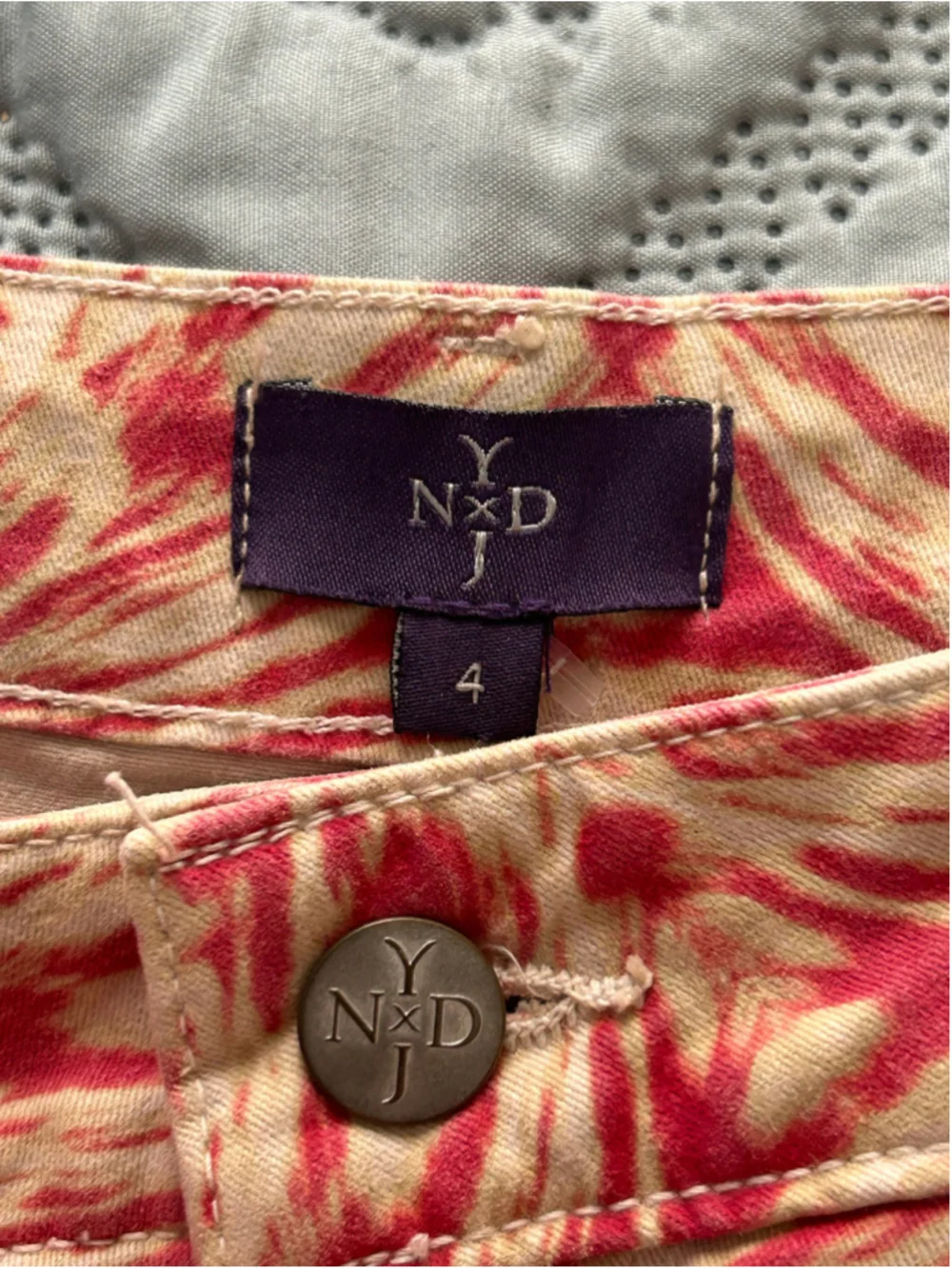 NYDJ Red Cream Abstract Print Denim Mini Skirt Size 4 Stretch